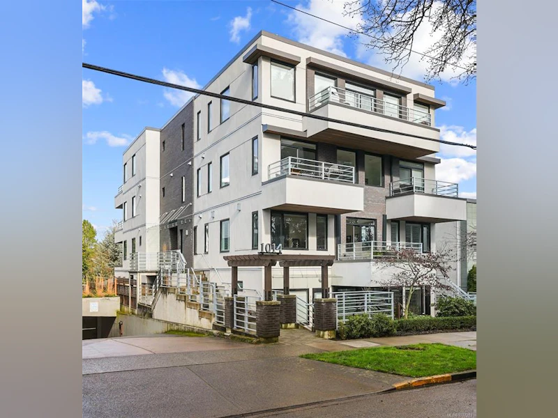 102 - 1014 Park Boulevard, Victoria BC V8V 2T4