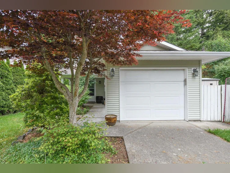 2238 Tamarack Drive, Courtenay, BC, V9N 9C1