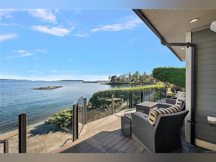 10206 Surfside Place, Sidney, BC, V8L 3R5