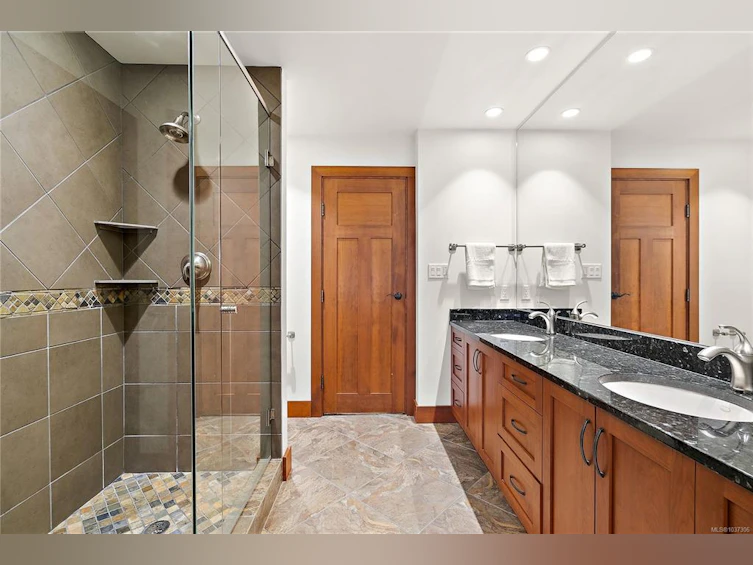 10206 Surfside Place, Sidney, BC, V8L 3R5 - 41