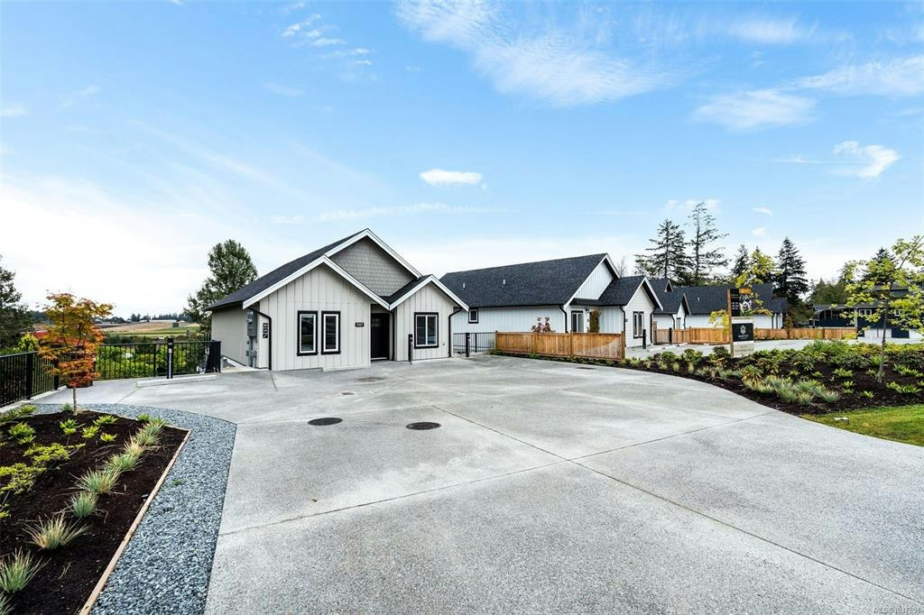 101-7057 Central Saanich Road, Central Saanich, BC, V8M 1Y3