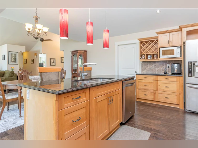 1737 Galvin Place, Qualicum Beach, BC, V9K 2V3 - 4