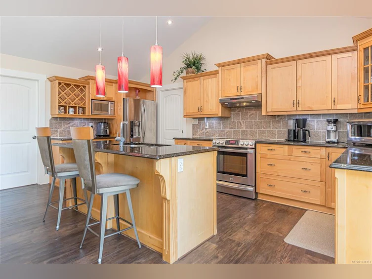 1737 Galvin Place, Qualicum Beach, BC, V9K 2V3 - 3