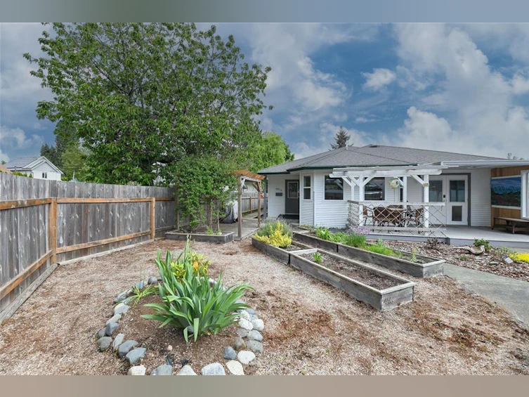 B-781 Stewart Avenue, Courtenay, BC, V9N 3H3