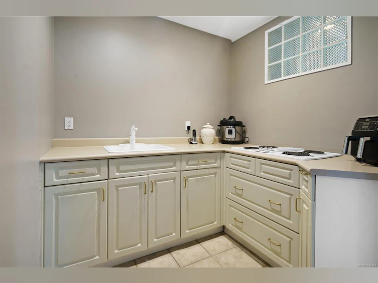 6255 Karen Court, Central Saanich, BC, V8Z 7K7 - 30