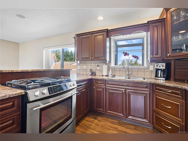 6255 Karen Court, Central Saanich, BC, V8Z 7K7 - 3