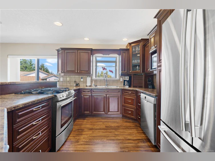 6255 Karen Court, Central Saanich, BC, V8Z 7K7 - 2