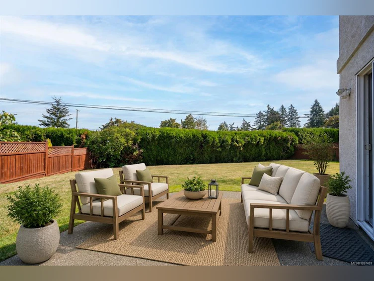 6255 Karen Court, Central Saanich, BC, V8Z 7K7 - 42