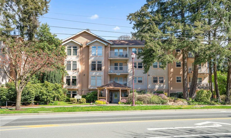 105-606 Goldstream Avenue