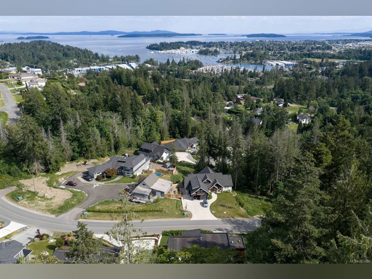 10900 Greenpark Drive, North Saanich, BC, V8L 0C8 - 47