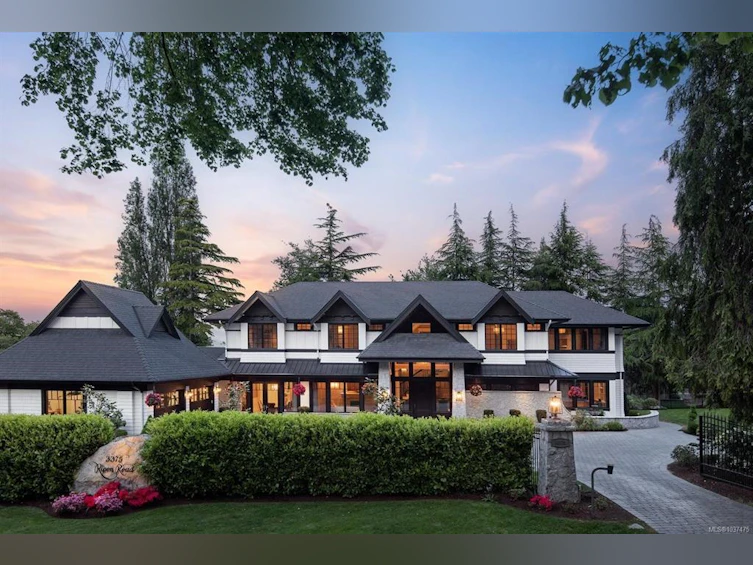 3375 Ripon Road, Oak Bay, BC, V8R 6G8