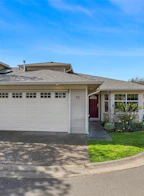16 4383 Torquay Drive