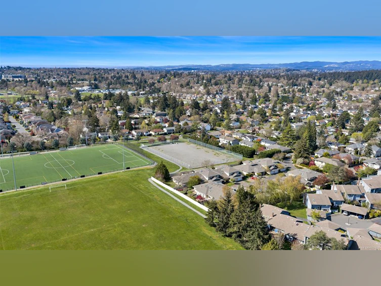 16-4383 Torquay Drive, Saanich, BC, V8N 3L3 - 9