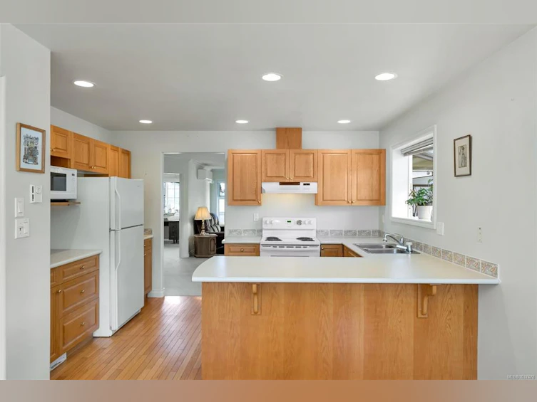 16-4383 Torquay Drive, Saanich, BC, V8N 3L3 - 11