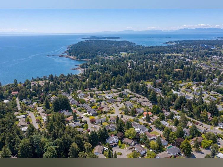 1986 Wenman Drive, Saanich, BC, V8N 2P8 - 38
