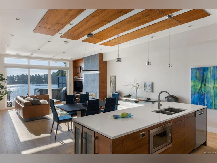 10303 Resthaven Drive, Sidney, BC, V8L 3H2 - 3