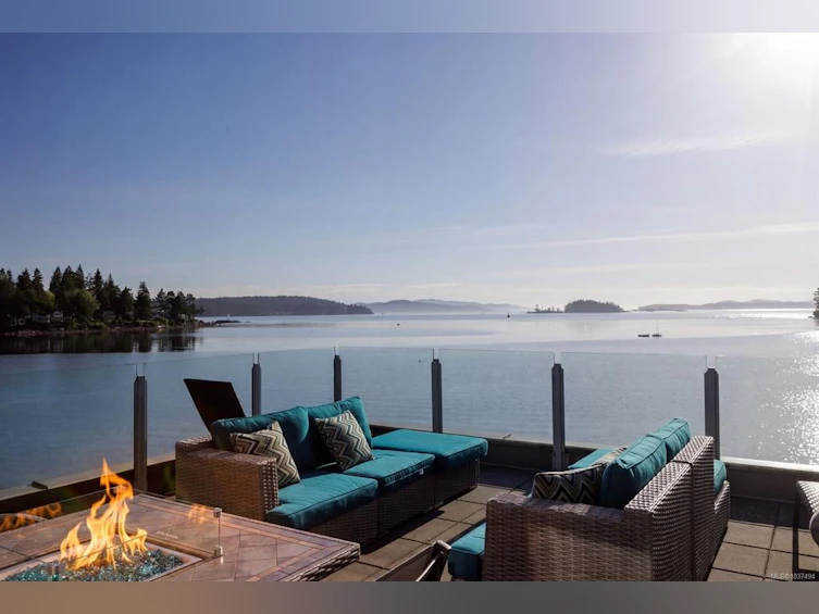10303 Resthaven Drive, Sidney, BC, V8L 3H2 - 25