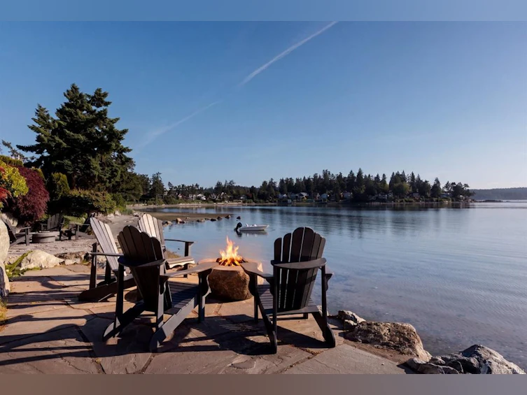10303 Resthaven Drive, Sidney, BC, V8L 3H2 - 7