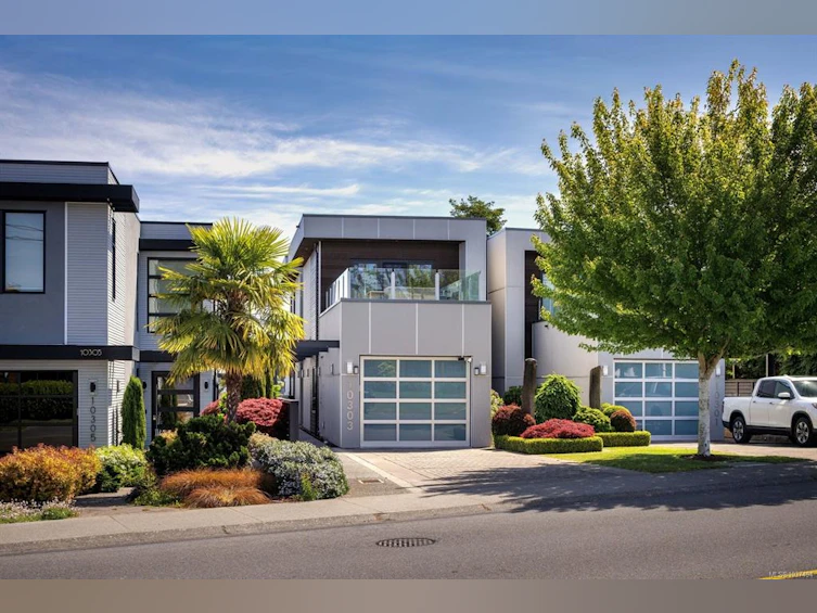 10303 Resthaven Drive, Sidney, BC, V8L 3H2 - 39
