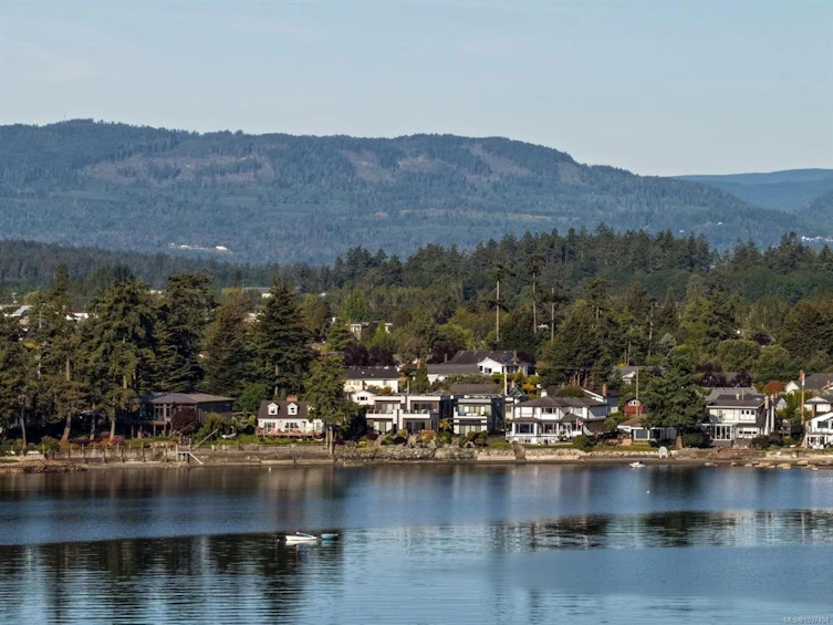 10303 Resthaven Drive, Sidney, BC, V8L 3H2 - 36