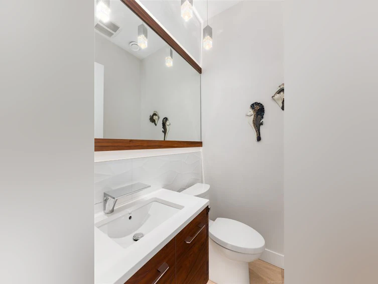 10303 Resthaven Drive, Sidney, BC, V8L 3H2 - 17