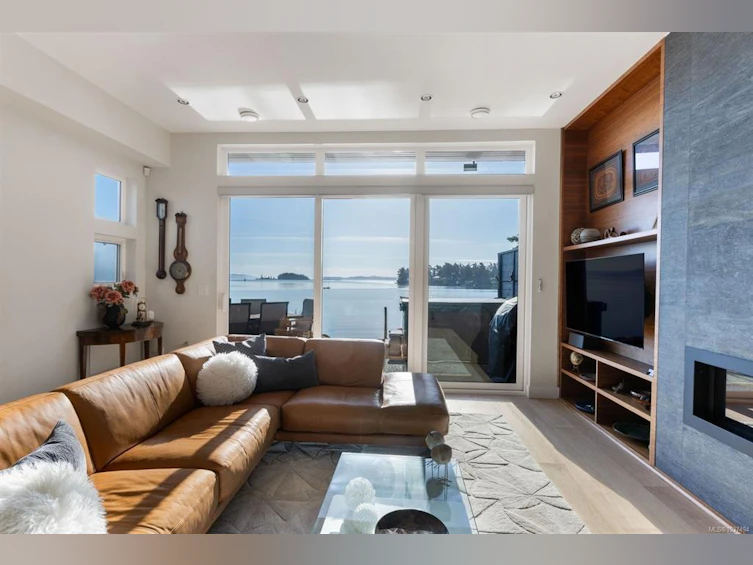 10303 Resthaven Drive, Sidney, BC, V8L 3H2 - 4