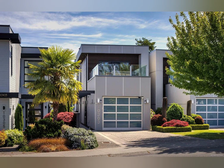 10303 Resthaven Drive, Sidney, BC, V8L 3H2 - 2