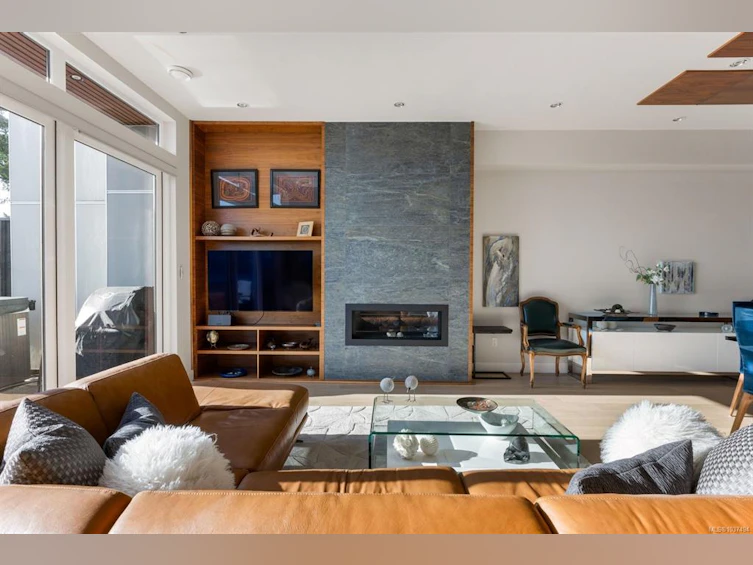 10303 Resthaven Drive, Sidney, BC, V8L 3H2 - 10