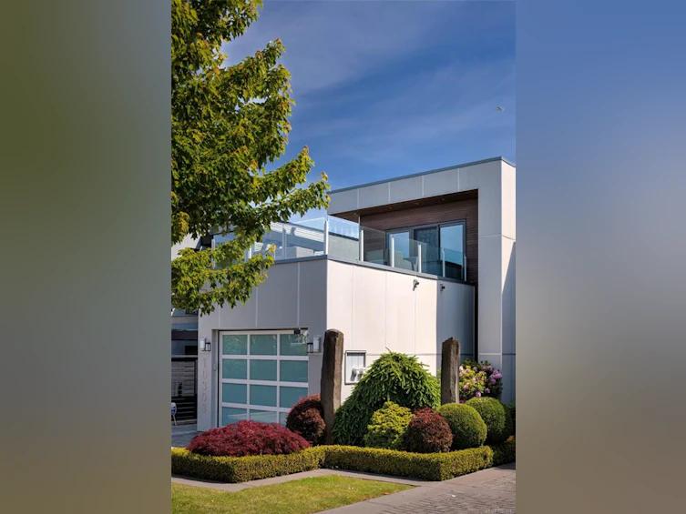 10303 Resthaven Drive, Sidney, BC, V8L 3H2 - 40