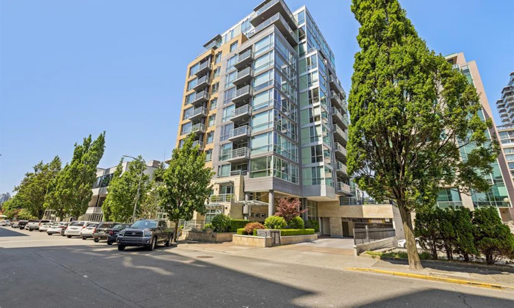 605-732 Cormorant Street