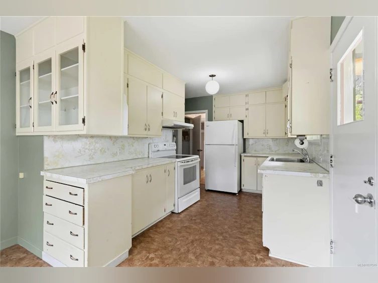 1541 Mcrae Avenue, Saanich, BC, V8P 1G4 - 6