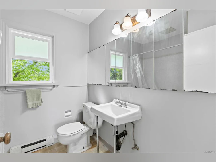1541 Mcrae Avenue, Saanich, BC, V8P 1G4 - 10