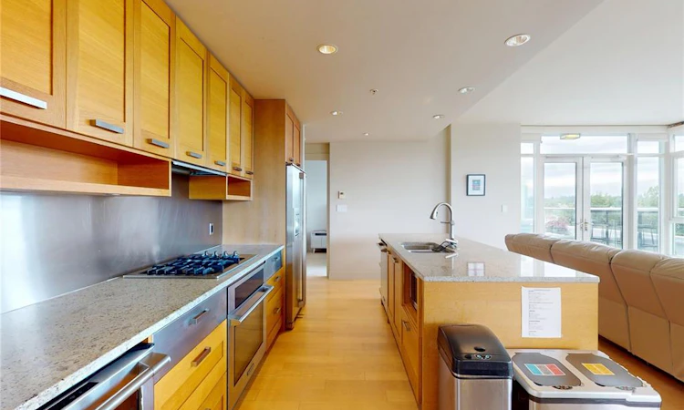 PH2-365 Waterfront Crescent