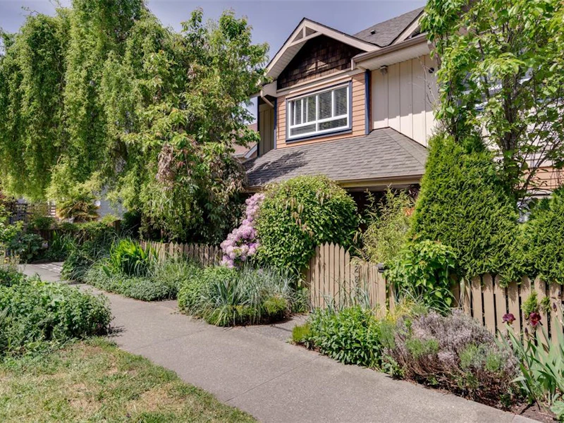 1 - 860 Princess Avenue, Victoria BC V8T 1K8