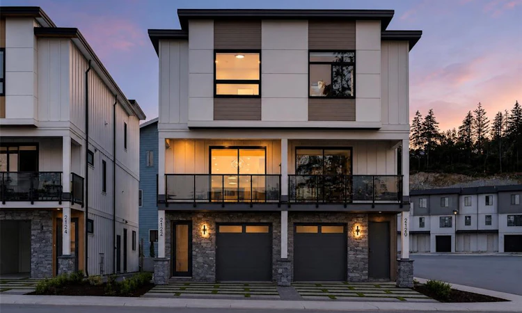 2122 Kingbird Drive