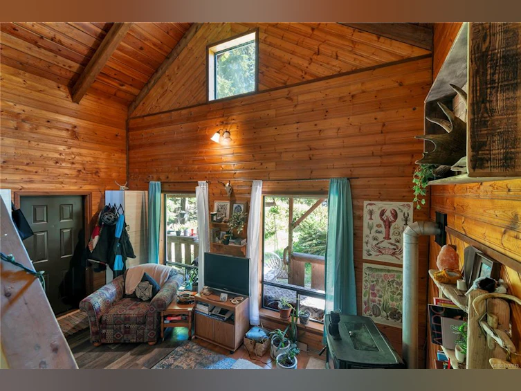 653 Green Road, Quadra Island, BC, V0P 1N0 - 57
