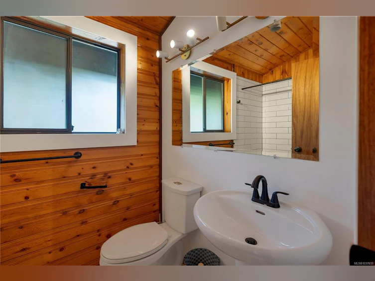 653 Green Road, Quadra Island, BC, V0P 1N0 - 48