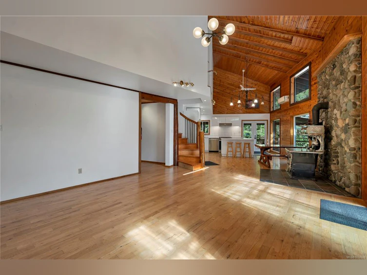 653 Green Road, Quadra Island, BC, V0P 1N0 - 36