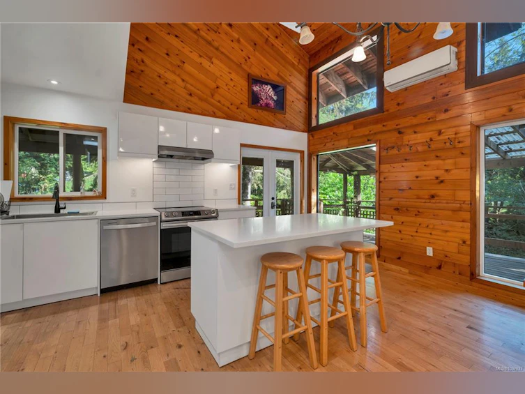 653 Green Road, Quadra Island, BC, V0P 1N0 - 33