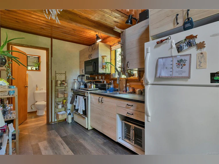 653 Green Road, Quadra Island, BC, V0P 1N0 - 52