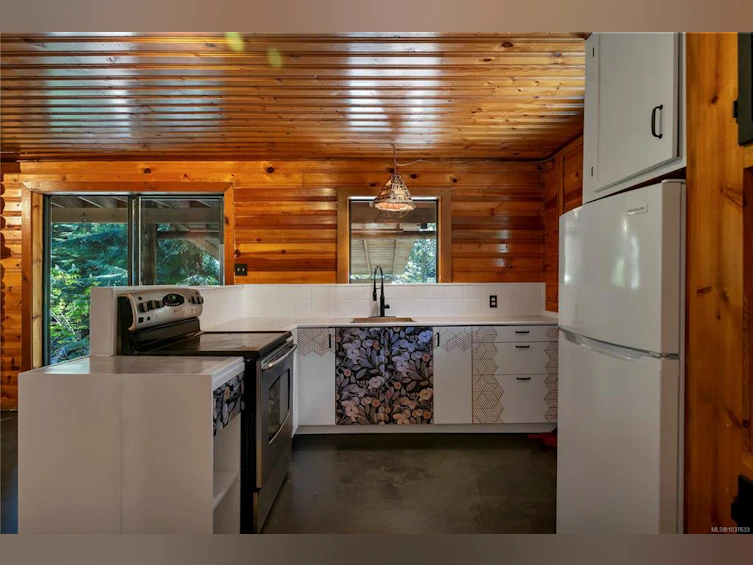653 Green Road, Quadra Island, BC, V0P 1N0 - 7