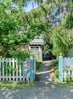 842 Princess Avenue
