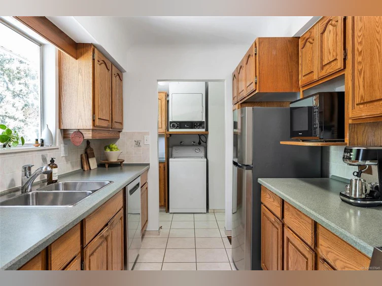 1318 Moorgreen Place, Saanich, BC, V8P 2R9 - 9