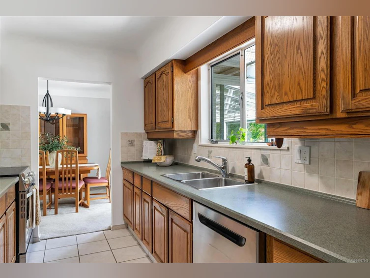 1318 Moorgreen Place, Saanich, BC, V8P 2R9 - 10