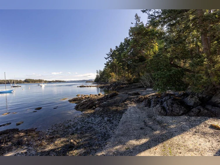2220 Dolphin Road, North Saanich, BC, V8L 5Y7