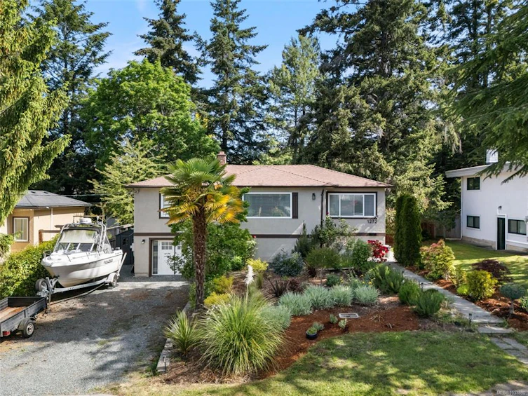 1232 Pearce Crescent, Saanich, BC, V8X 3S9