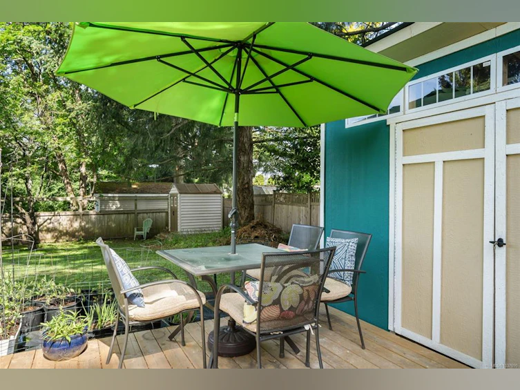 1232 Pearce Crescent, Saanich, BC, V8X 3S9 - 30