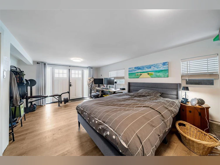 1232 Pearce Crescent, Saanich, BC, V8X 3S9 - 25