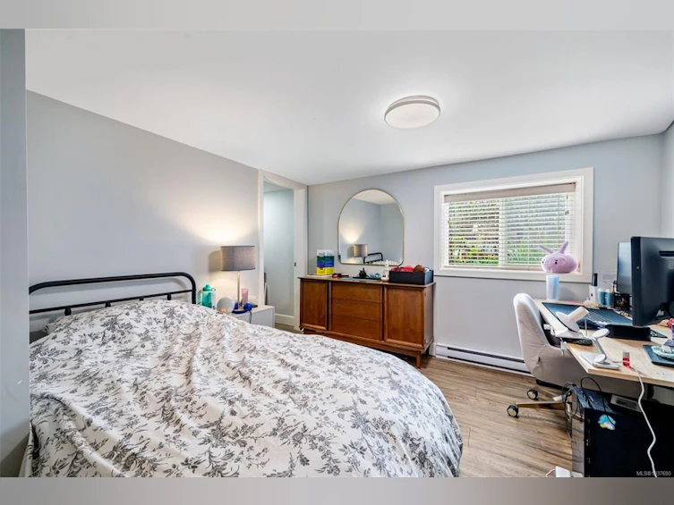 1232 Pearce Crescent, Saanich, BC, V8X 3S9 - 23
