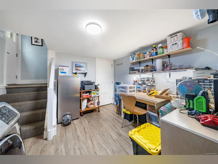 1232 Pearce Crescent, Saanich, BC, V8X 3S9 - 27